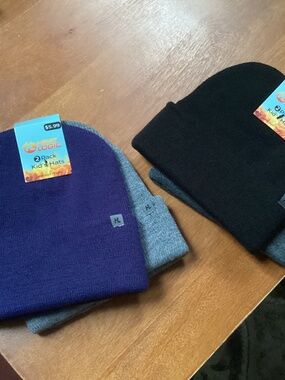 Heat Logic 2 pack Kid’s Hats Bundle New 2 hats per pack=4 hats total